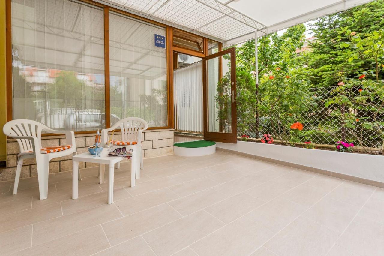Comfortable Modern Studio With Shaded Patio Split Luaran gambar