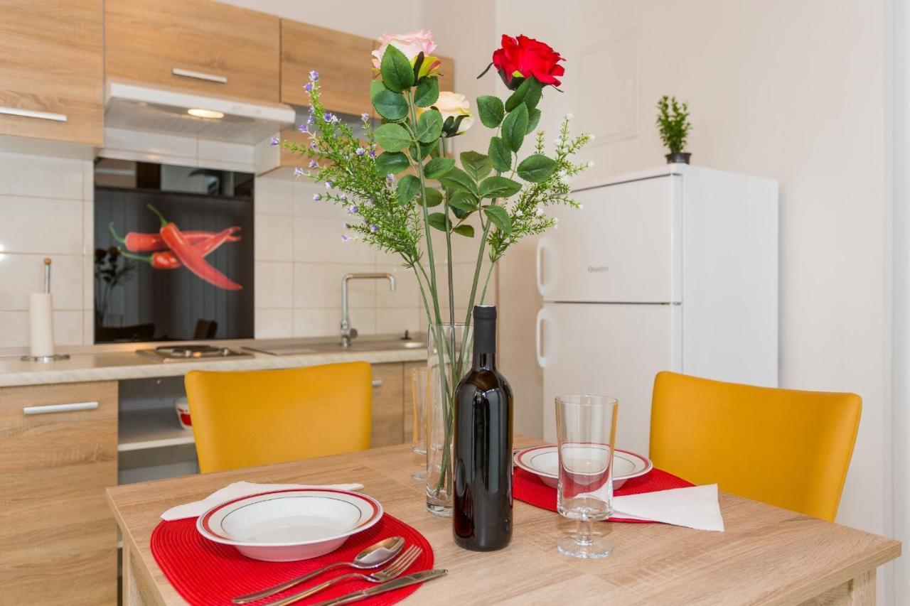 Comfortable Modern Studio With Shaded Patio Split Luaran gambar