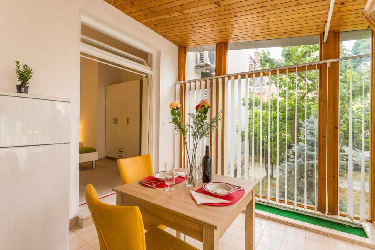 Comfortable Modern Studio With Shaded Patio Split Luaran gambar